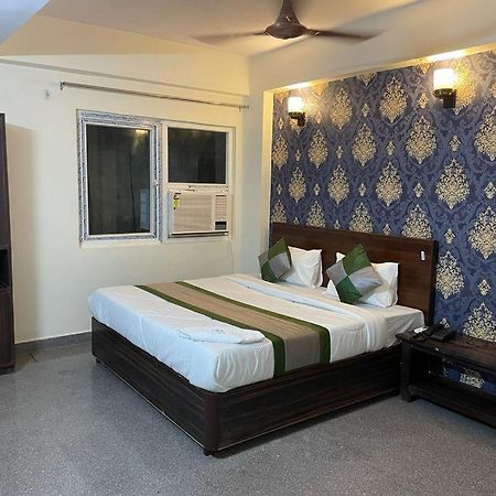 Hotel Dream Taj Family Rooms 200Mtr From Taj Mahal Agra  Exterior photo